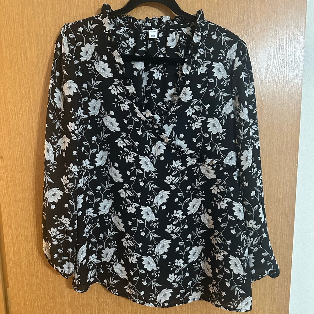 Old Navy Black and White Floral Blouse